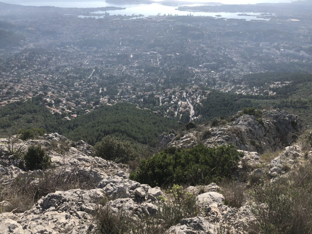 Vue vers le sud depuis le haut du Baou