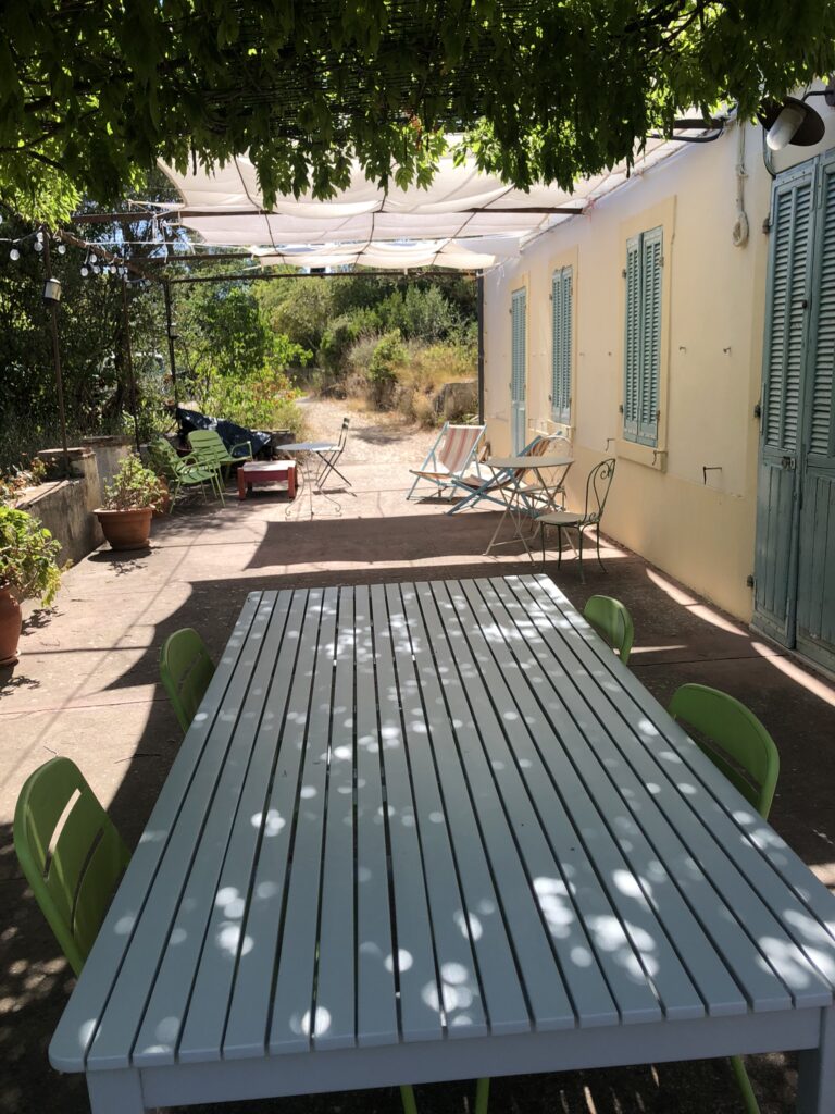 Terrasse sud : table